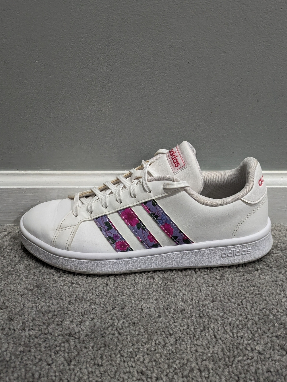 Women's Adidas Sz 8.5 Art Ego Floral Stripe Sneaker Low Top Lace Up Shoes White